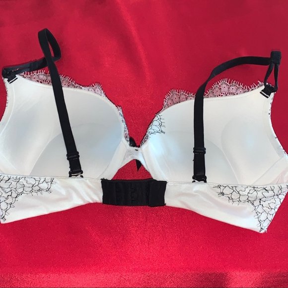 Victoria Secret Bombshell Lace Plunge Push Up Bra - Picture 7 of 11